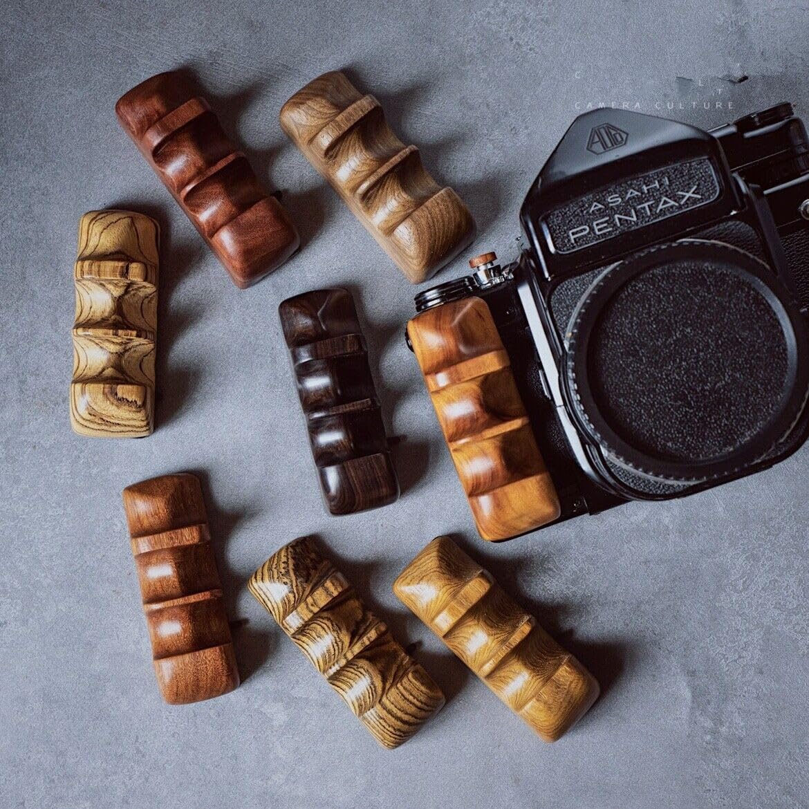 Pentax Wood Hand Grip ペンタックス 6x7 67 II Pentax 67 II Hot Shoe Grip - Accessory – Kamerastore